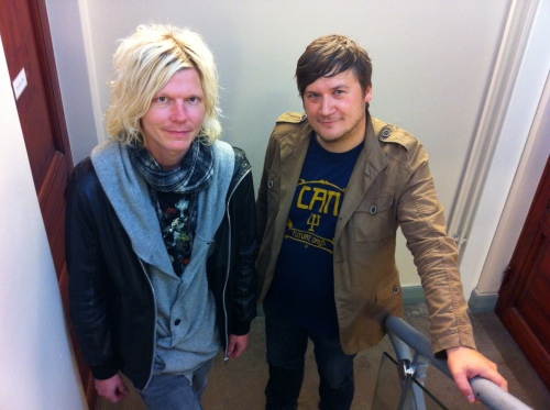 Tom Riski (oik.) ja Magenta Skycoden sielu Jori Sjöroos. He perustivat levy-yhtiön Solina Records, jolle myös Magenta Skycode levytti. 