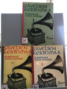 Vanhoja koulun musiikinopetuskirjoja.